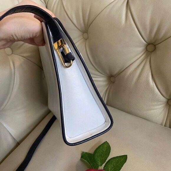 Auth Gucci GG Logo White Shoulder Bag - Picture 3 of 9